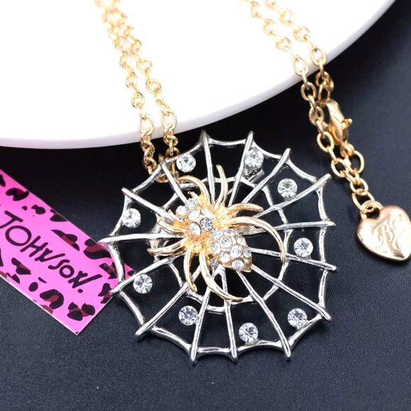 HALLOWEEN Beautiful Betsey Johnson Spider/Spider Web Necklace - Picture 1 of 3